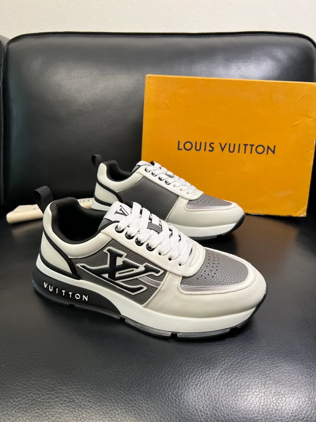 Men's shoes 💰 780 Lv High quality top crafts Louis Vuitton, sports sneakers counter synchronization, uppers imported from Italy, high-quality splicing with colorful and complex crafts, imported lambswool lining soft and comfortable, soles: original soles specially provided by the original factory, T men's shoes 💰U exclusive movable molded soles super comfortable, original and single goods, high quality, welcome to compare, code number 39-44 (customized 38 45)